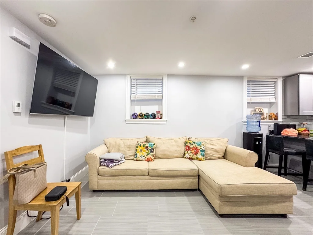 2 bed, 2 bath apartment for rent at 62 Hecla St Unit B, Dorchester — photo 4 of 12