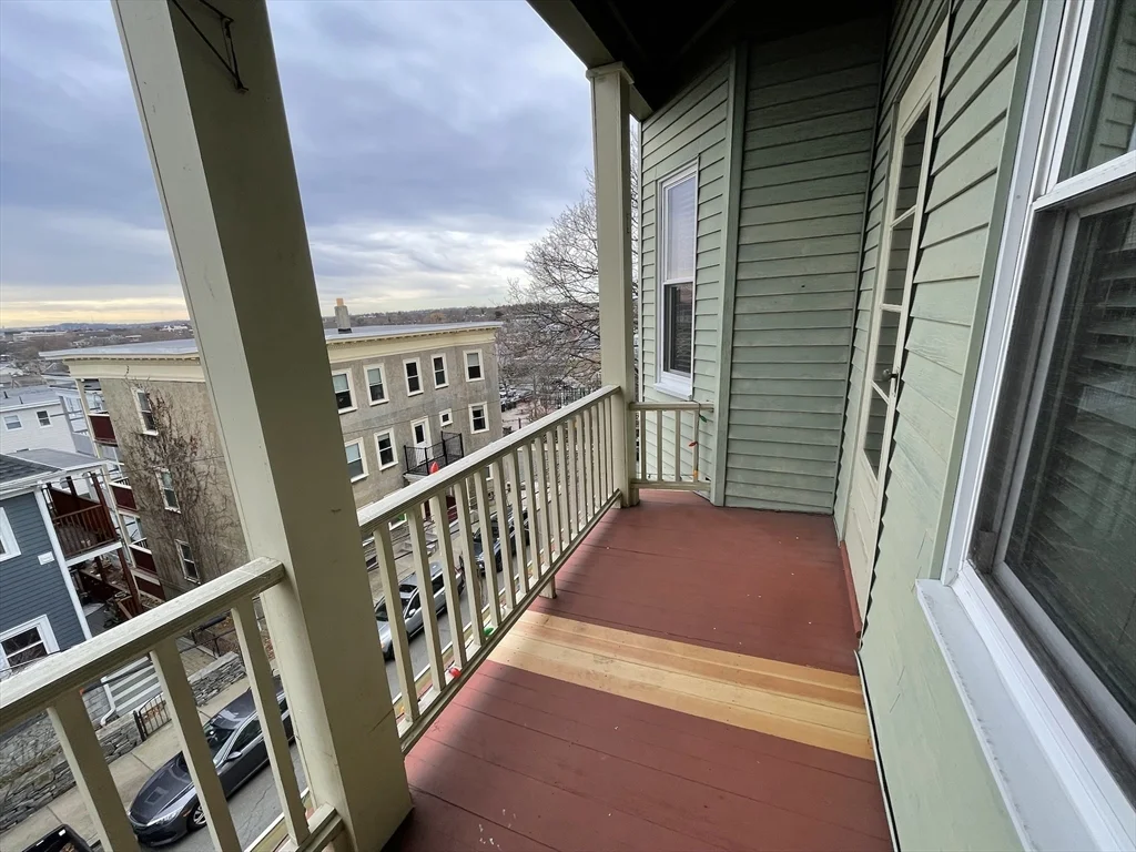 3 bed, 1 bath apartment for rent at 62 Ibbetson St Unit 3L, Spring Hill — photo 3 of 20