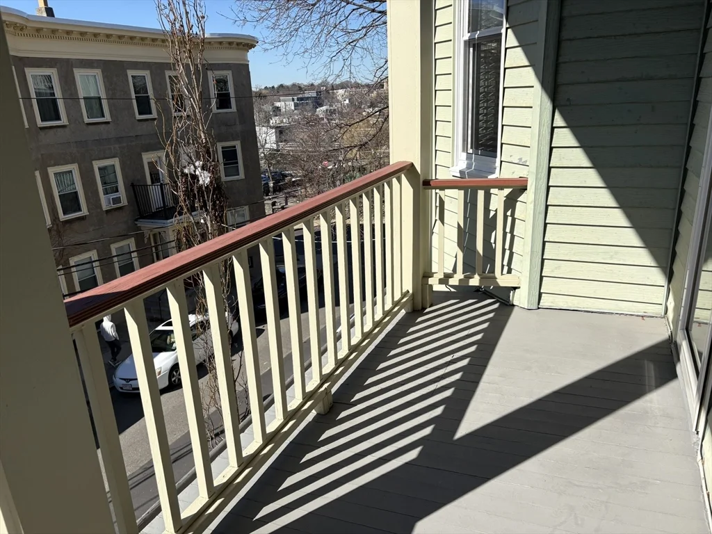 3 bed, 1 bath apartment for rent at 62 Ibbetson St Unit 3L, Spring Hill — photo 4 of 20