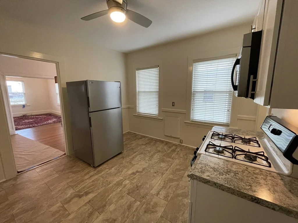 3 bed, 1 bath apartment for rent at 62 Ibbetson St Unit 3L, Spring Hill — photo 12 of 20