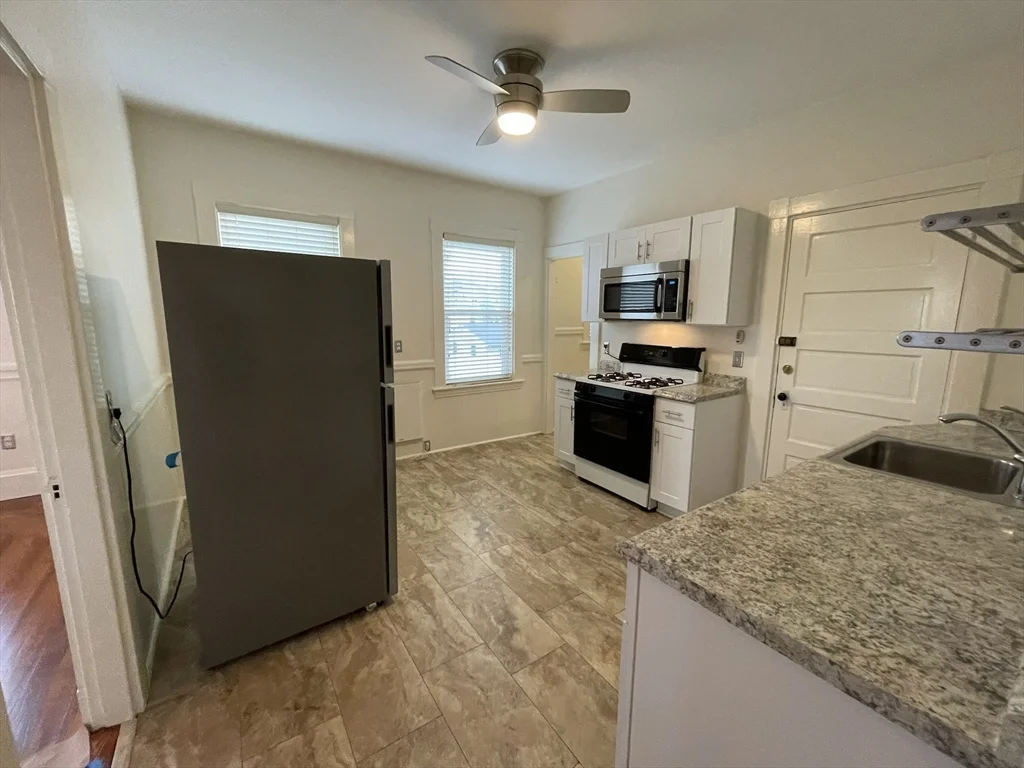 3 bed, 1 bath apartment for rent at 62 Ibbetson St Unit 3L, Spring Hill — photo 13 of 20