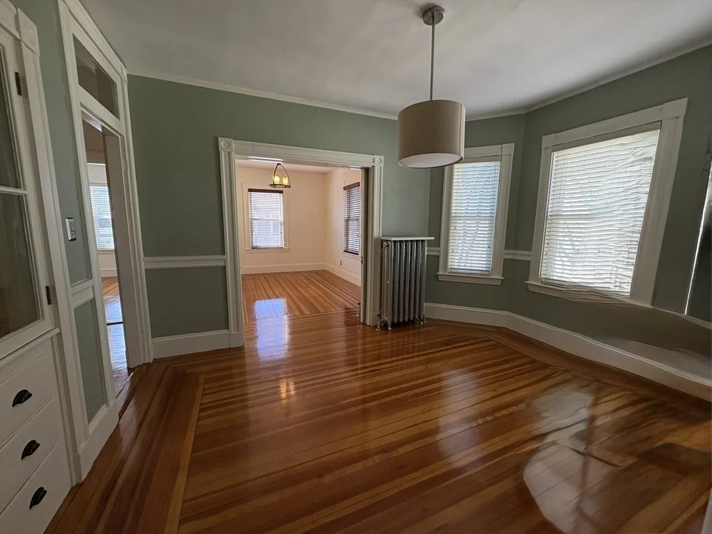 3 bed, 1 bath apartment for rent at 62 Ibbetson St Unit 3L, Spring Hill — photo 1 of 20