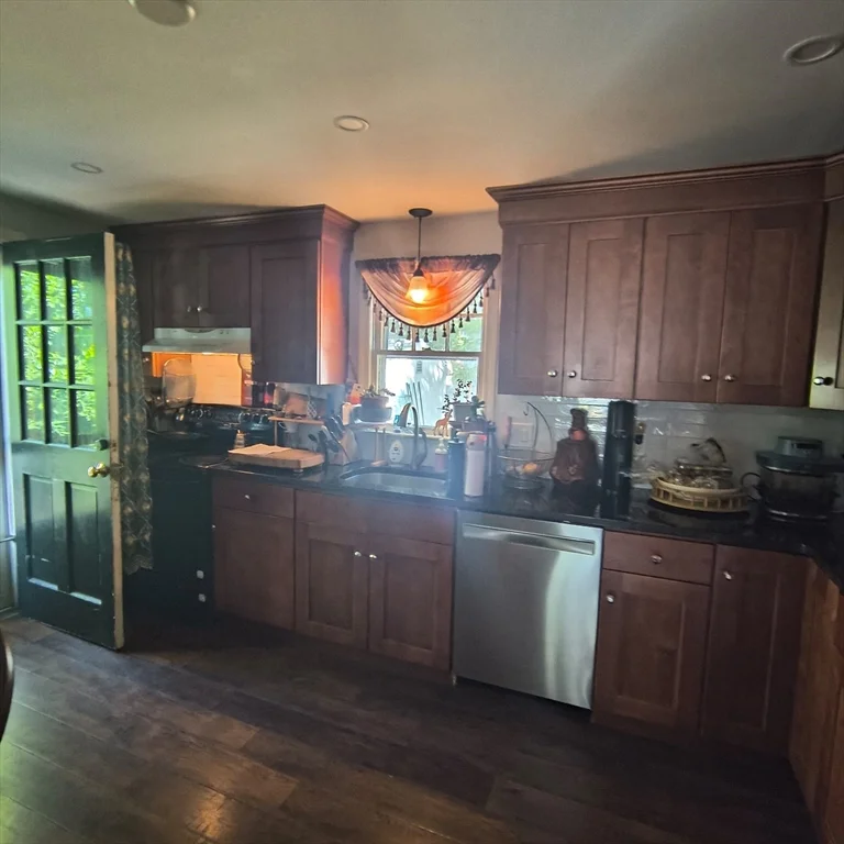 2 bed, 1 bath apartment for rent at 62 Lancaster Rd Unit 1, Arlington — photo 3 of 9
