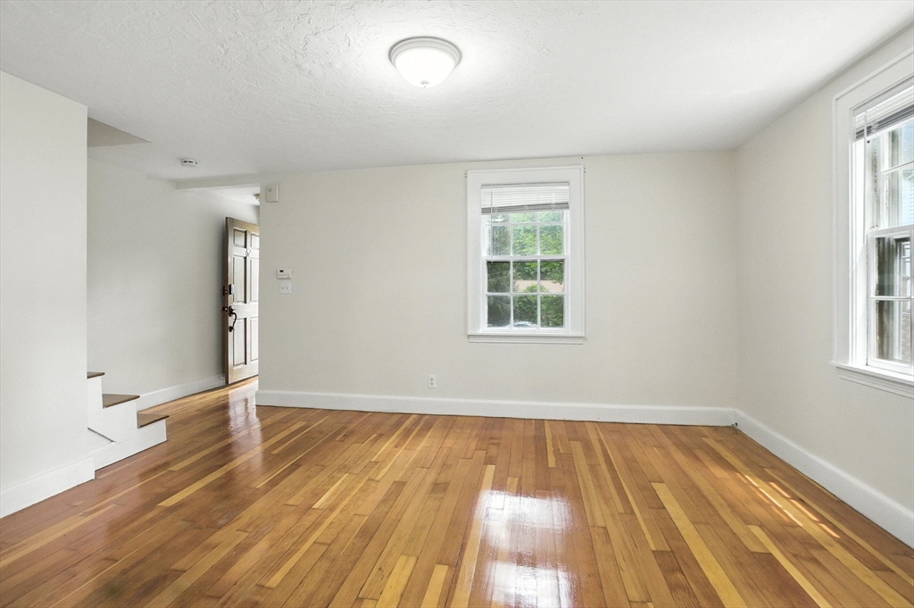 2 bed, 1 bath apartment for rent at 62 Lincoln Ave Unit 62, Lynnfield — photo 4 of 16