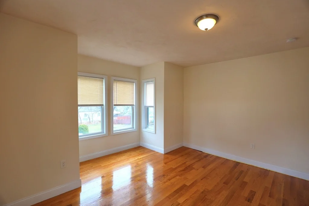 6 bed, 2 bath apartment for rent at 62 Lincoln St Unit 2, Fitchburg — photo 3 of 8