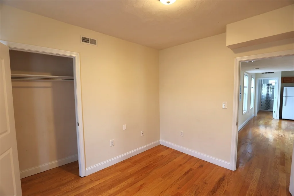 6 bed, 2 bath apartment for rent at 62 Lincoln St Unit 2, Fitchburg — photo 5 of 8