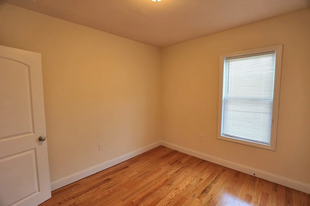 6 bed, 2 bath apartment for rent at 62 Lincoln St Unit 2, Fitchburg — photo 4 of 8