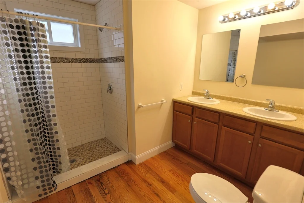 6 bed, 2 bath apartment for rent at 62 Lincoln St Unit 2, Fitchburg — photo 8 of 8