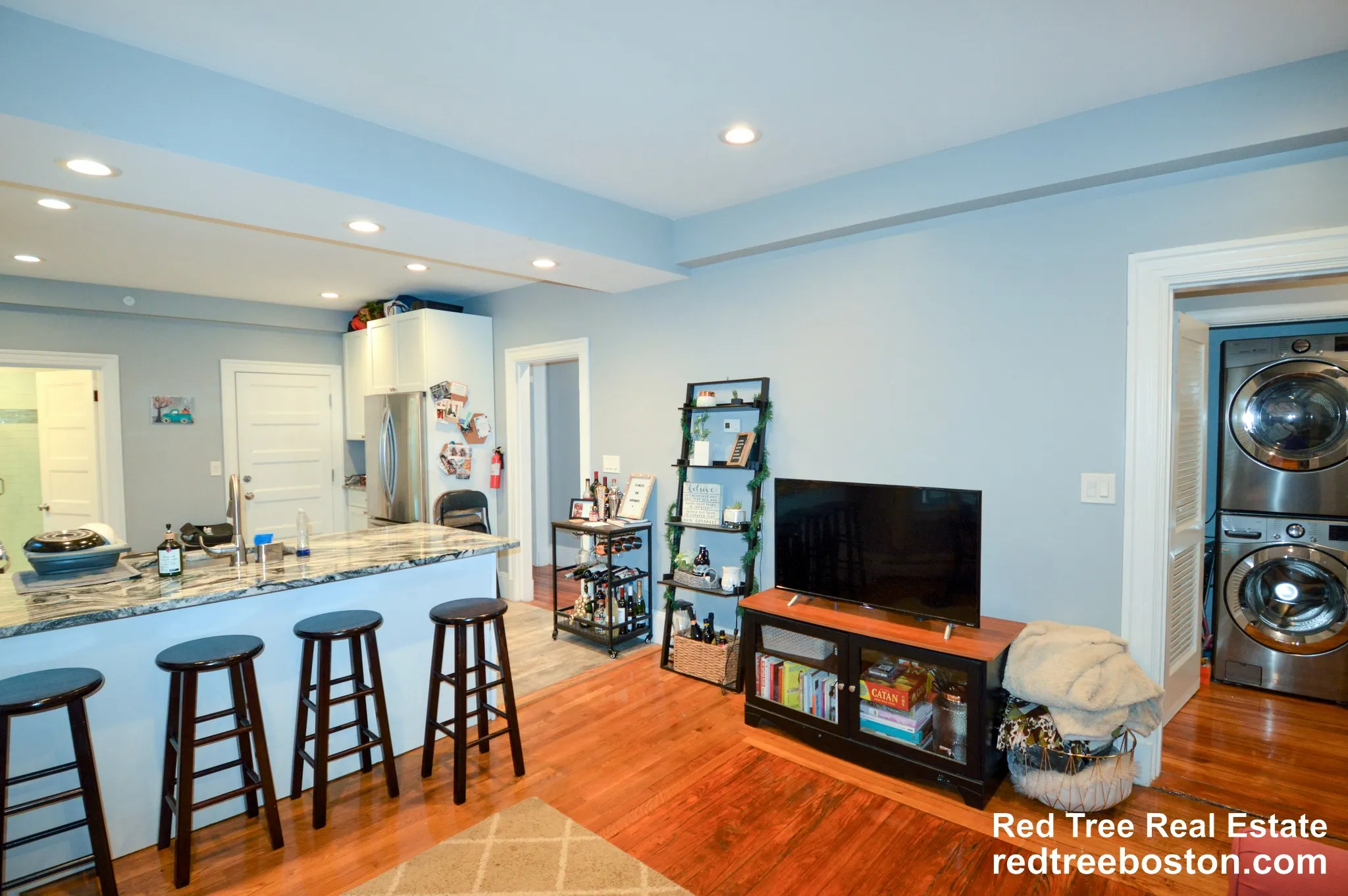 4 bed, 2 bath apartment for rent at 62 Mapleton St Unit 2A, Brighton — photo 2 of 13