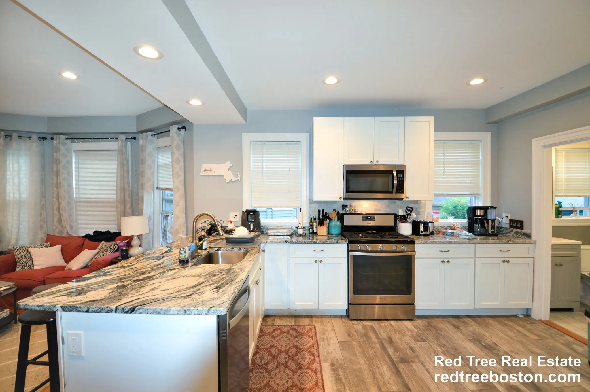 4 bed, 2 bath apartment for rent at 62 Mapleton St Unit 2A, Brighton — photo 4 of 13