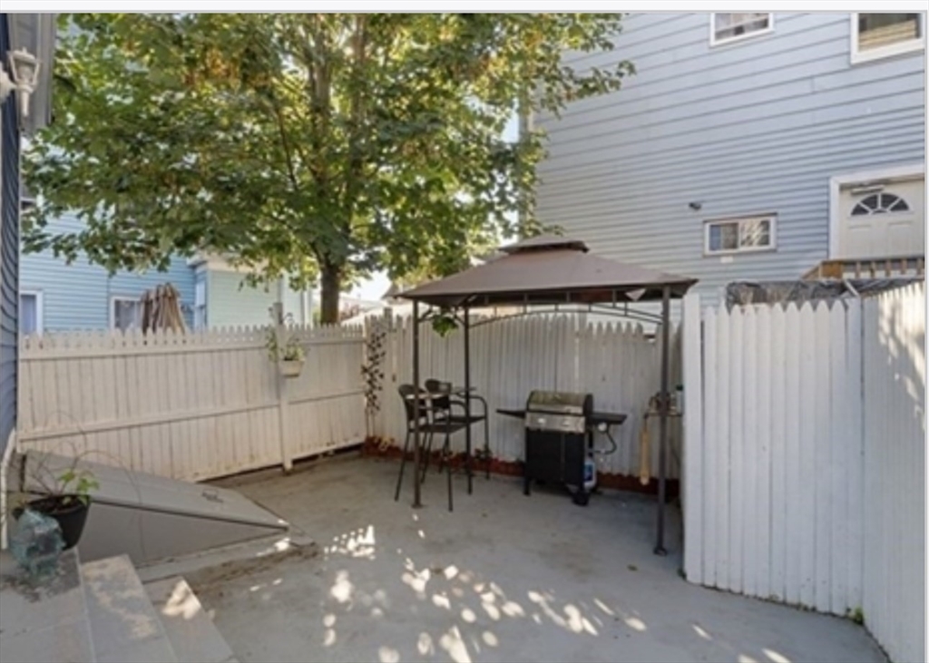2 bed, 1 bath apartment for rent at 62 Mount Pleasant St, Lynn — photo 4 of 8