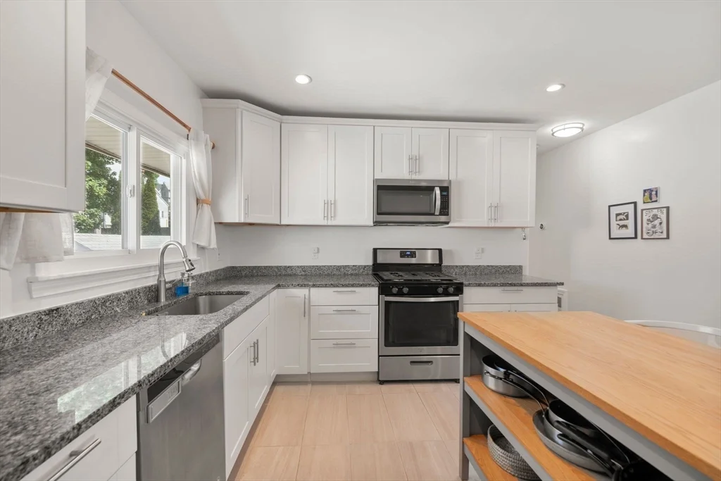 3 bed, 2 bath apartment for rent at 62 Park Ave Unit 2, Winthrop — photo 3 of 18