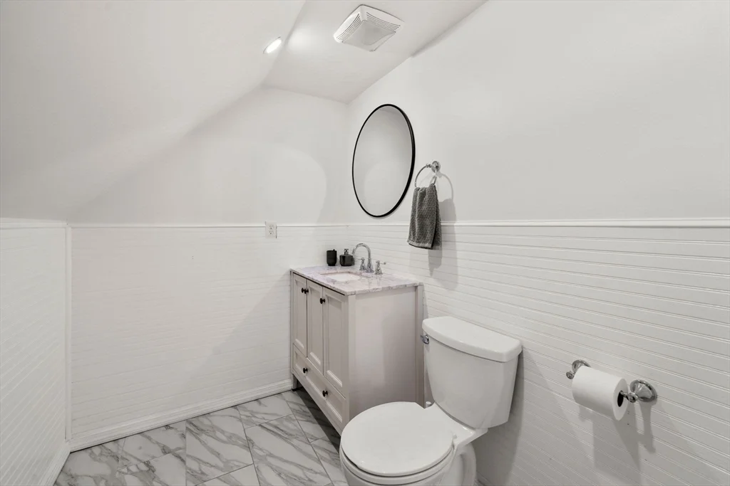 3 bed, 2 bath apartment for rent at 62 Park Ave Unit 2, Winthrop — photo 12 of 18