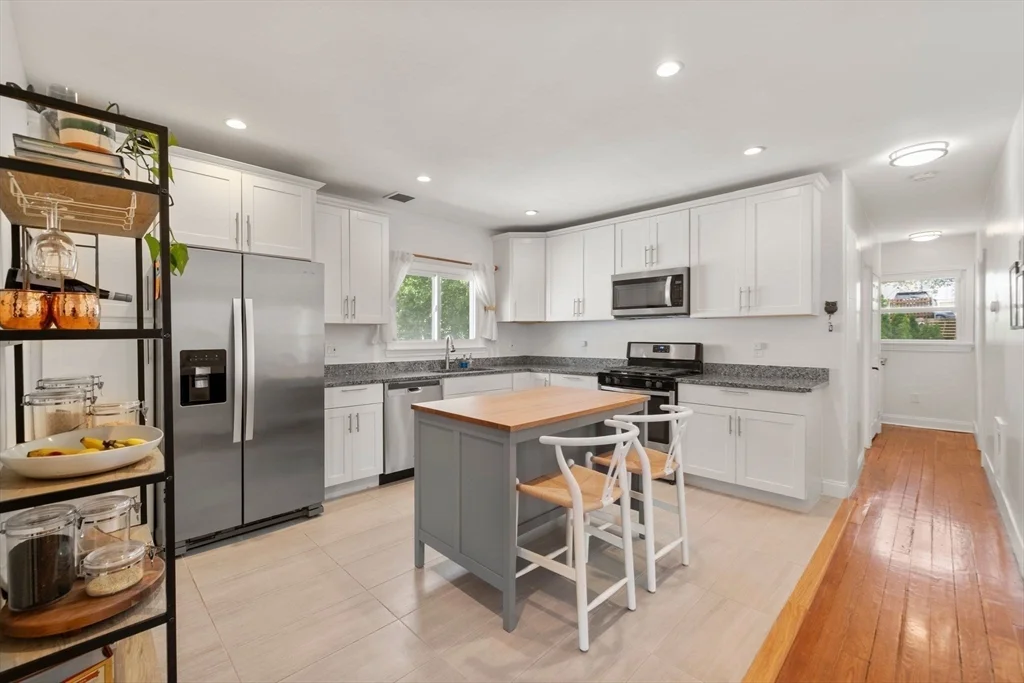 3 bed, 2 bath apartment for rent at 62 Park Ave Unit 2, Winthrop — photo 2 of 18