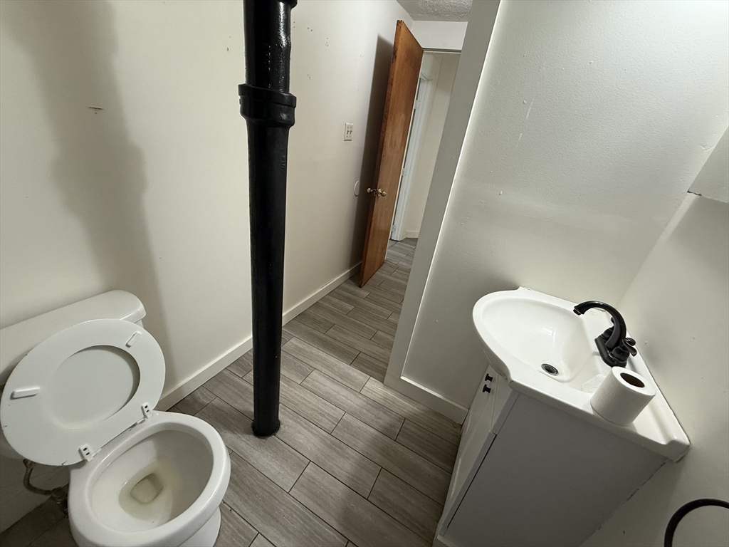 3 bed, 1 bath apartment for rent at 62 Pleasant St Unit 62, Ware — photo 6 of 13