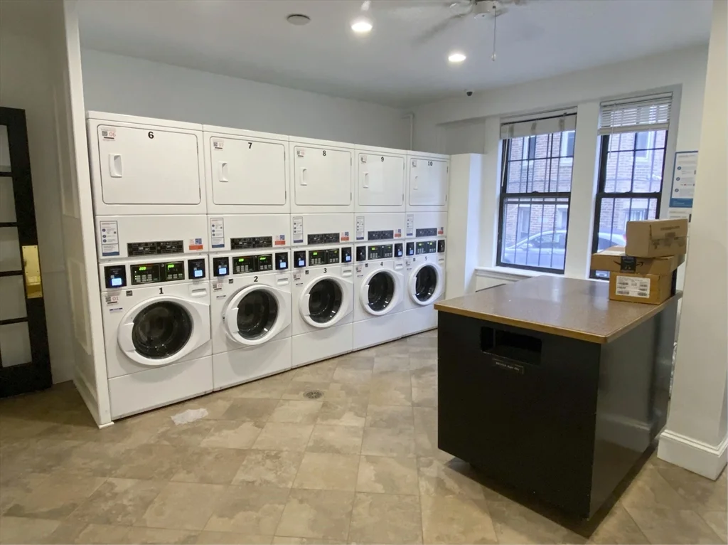 Studio bed, 1 bath apartment for rent at 62 Queensberry St Unit 407, Fenway — photo 2 of 10