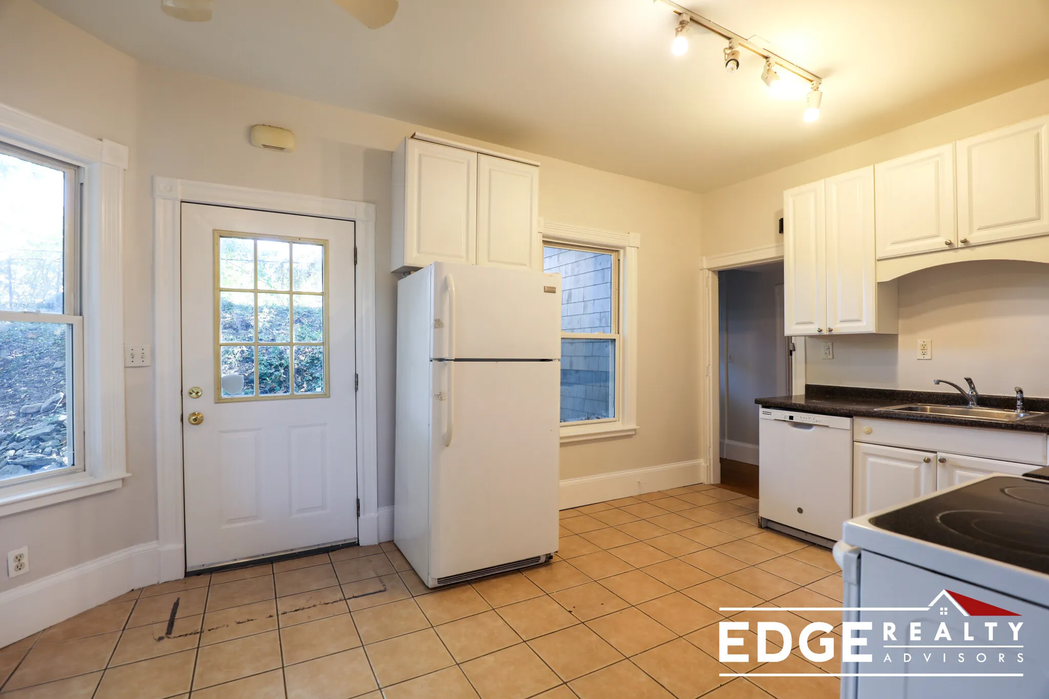 4 bed, 2.5 bath apartment for rent at 62 Ridgemont St Unit 1, Allston — photo 3 of 12