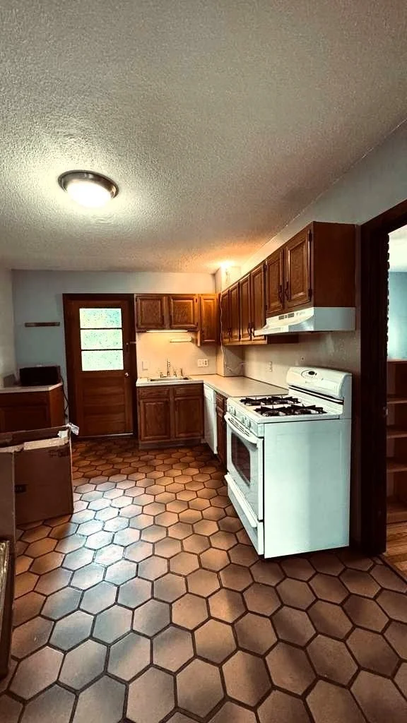 2 bed, 1 bath apartment for rent at 62 River St Unit 3, Central Square — photo 2 of 19
