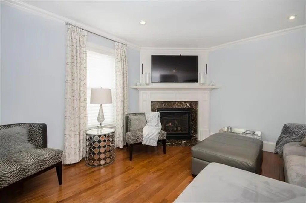 2 bed, 1 bath apartment for rent at 62 Riverside Unit 1, Watertown — photo 6 of 8