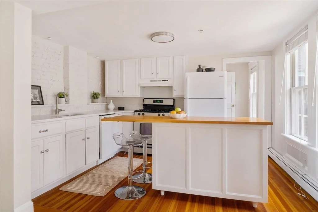 2 bed, 2 bath apartment for rent at 62 Sacramento St Unit 62, Baldwin — photo 4 of 13