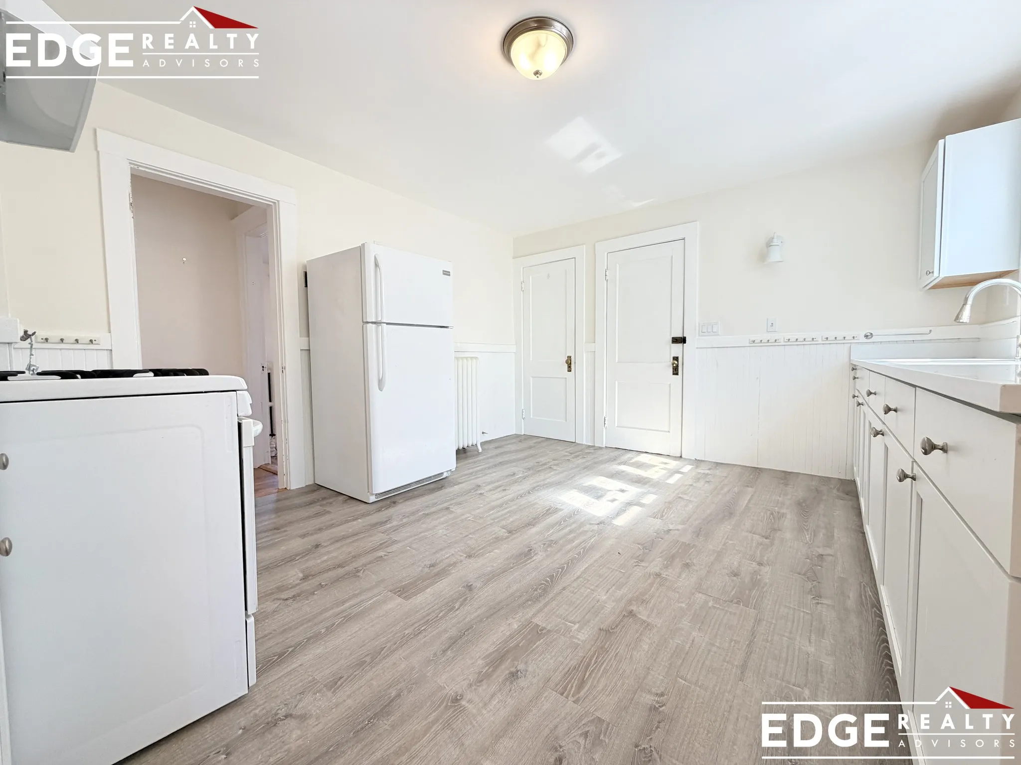 2 bed, 1 bath apartment for rent at 62 South Hobart St Unit 2, Oak Square — photo 2 of 13