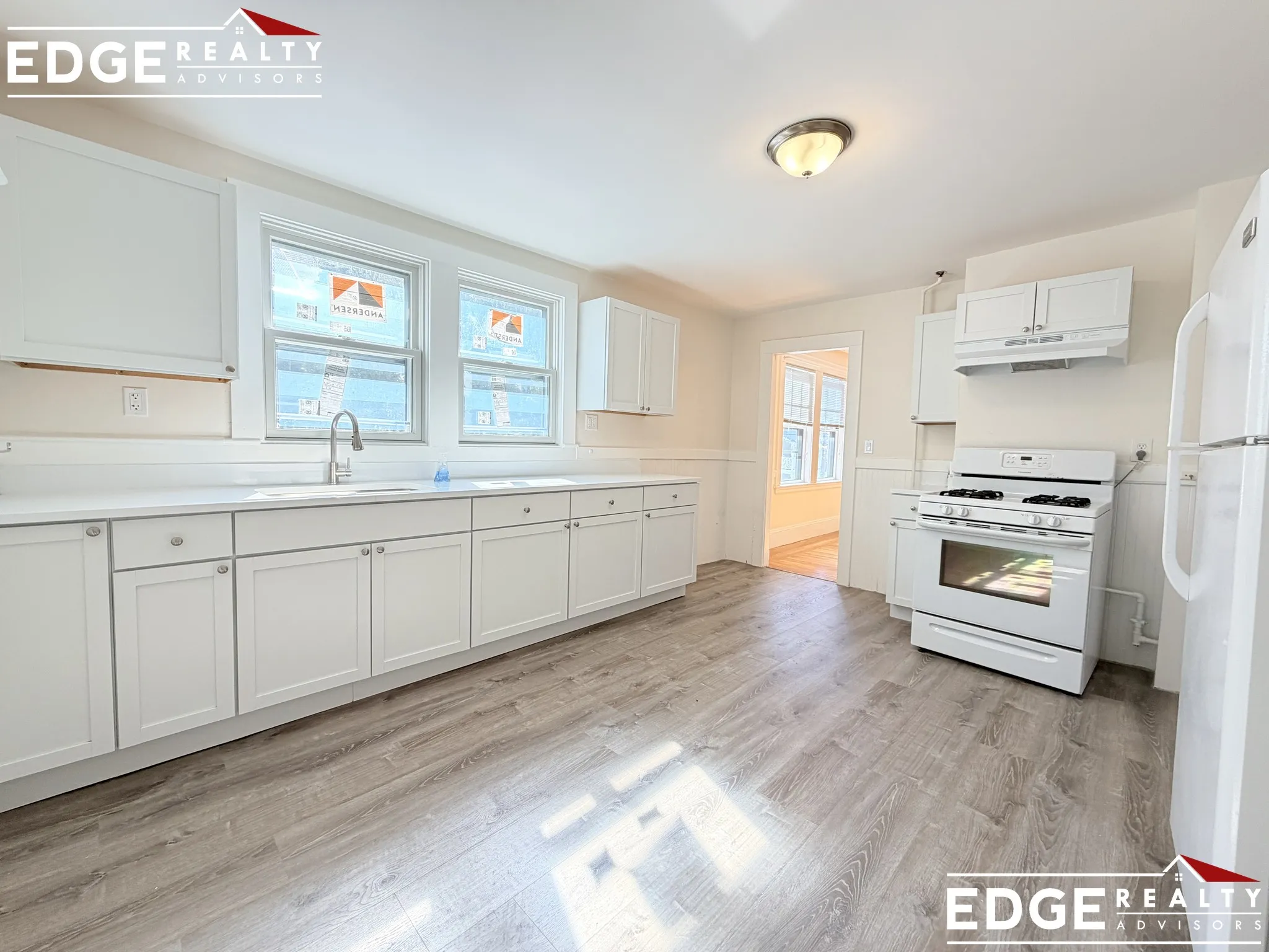 2 bed, 1 bath apartment for rent at 62 South Hobart St Unit 2, Oak Square — photo 1 of 13