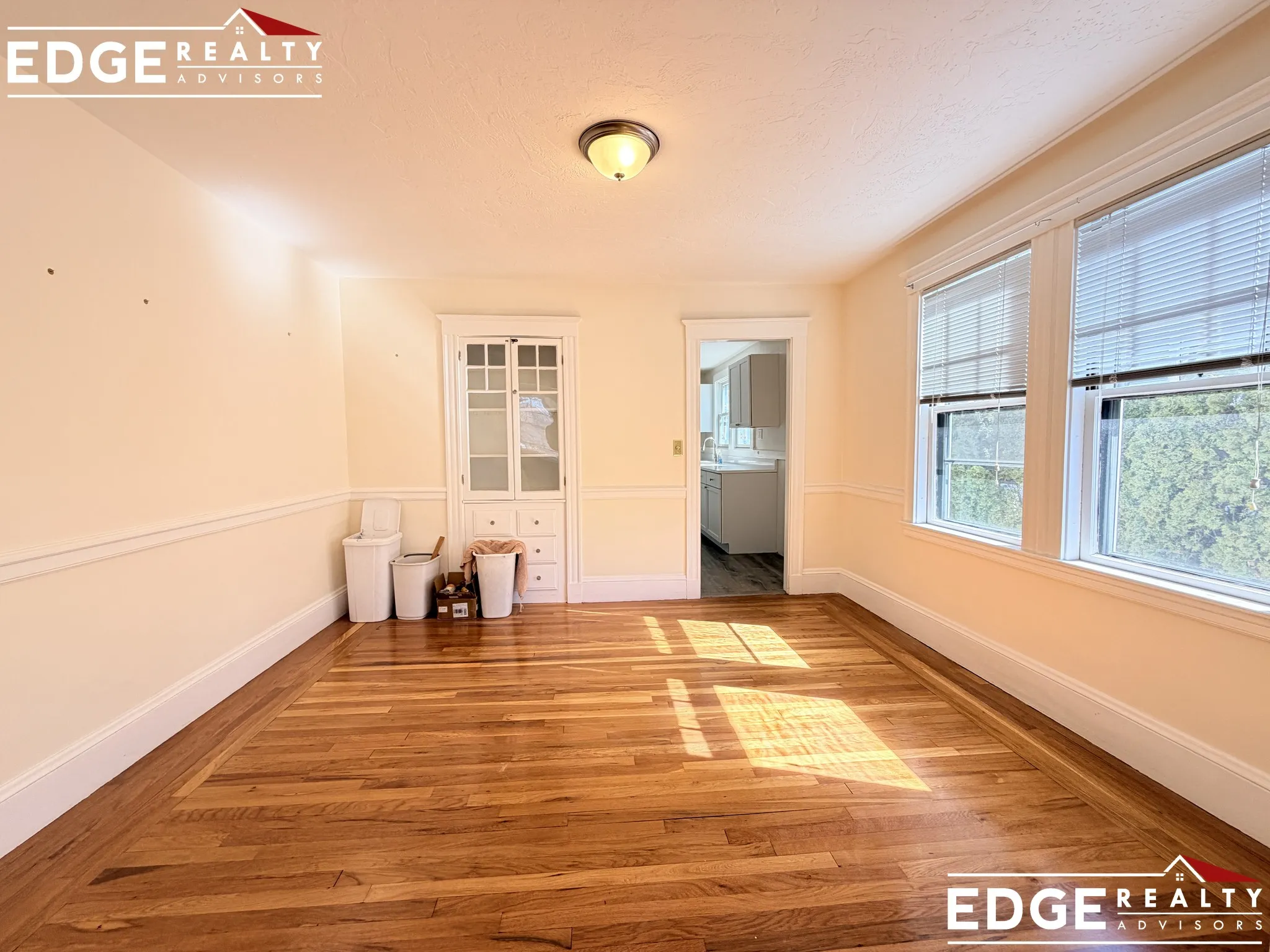 2 bed, 1 bath apartment for rent at 62 South Hobart St Unit 2, Oak Square — photo 5 of 13