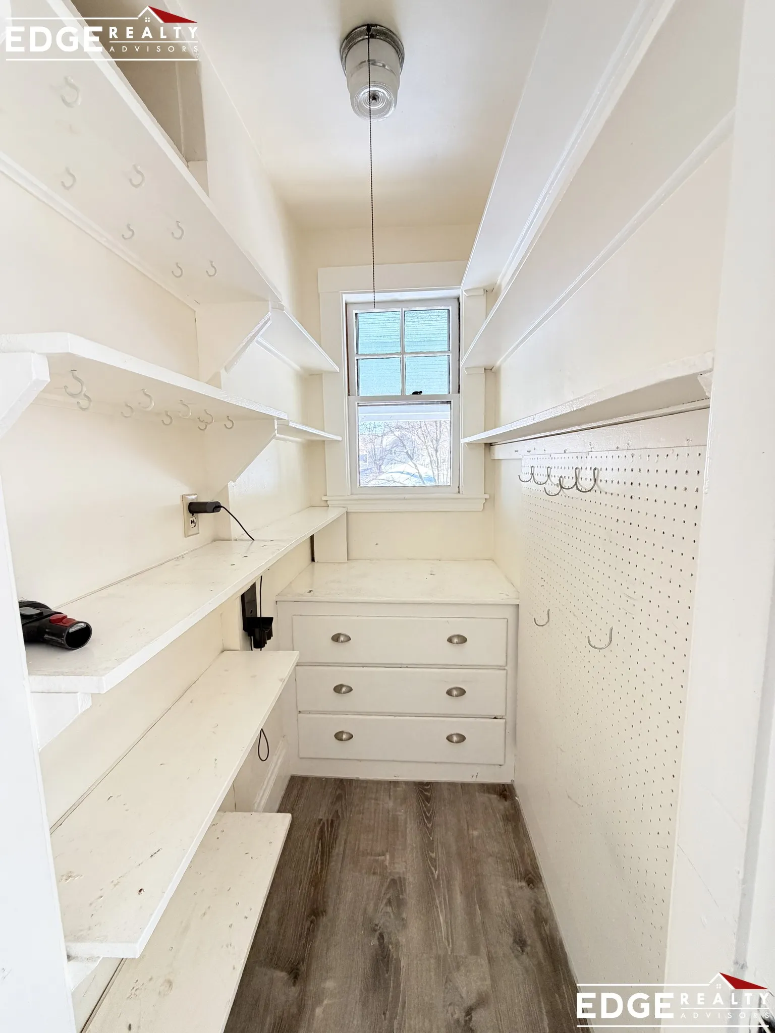 2 bed, 1 bath apartment for rent at 62 South Hobart St Unit 2, Oak Square — photo 3 of 13