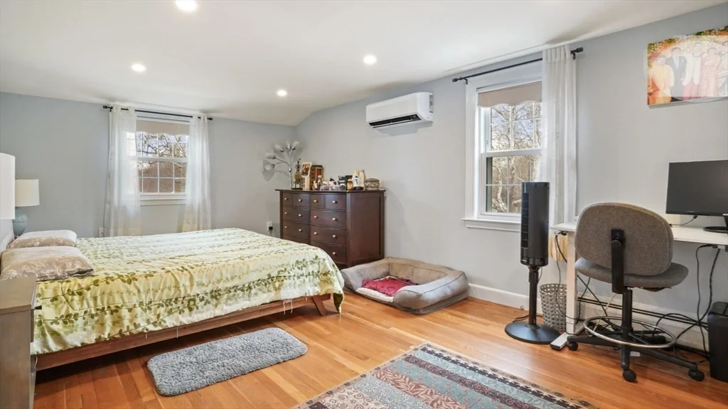 4 bed, 2 bath apartment for rent at 62 Sycamore Rd, Melrose — photo 11 of 18