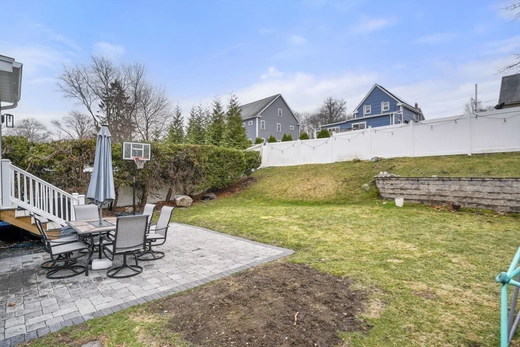 4 bed, 2 bath apartment for rent at 62 Sycamore Rd, Melrose — photo 16 of 18