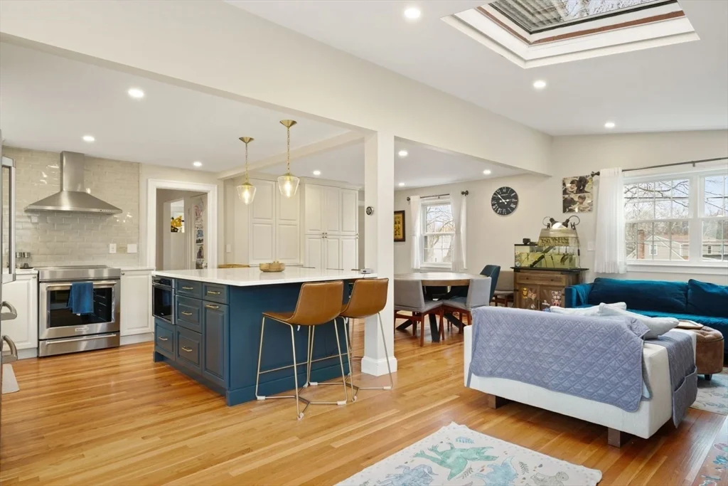 4 bed, 2 bath apartment for rent at 62 Sycamore Rd, Melrose — photo 3 of 18