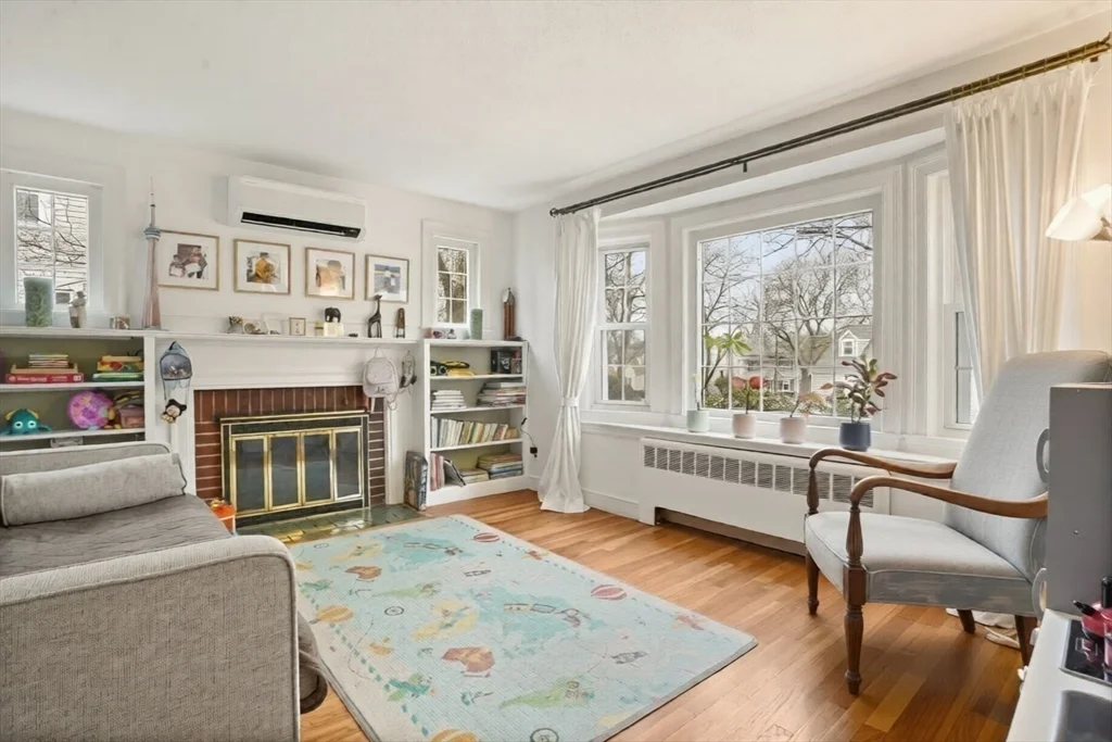 4 bed, 2 bath apartment for rent at 62 Sycamore Rd, Melrose — photo 8 of 18