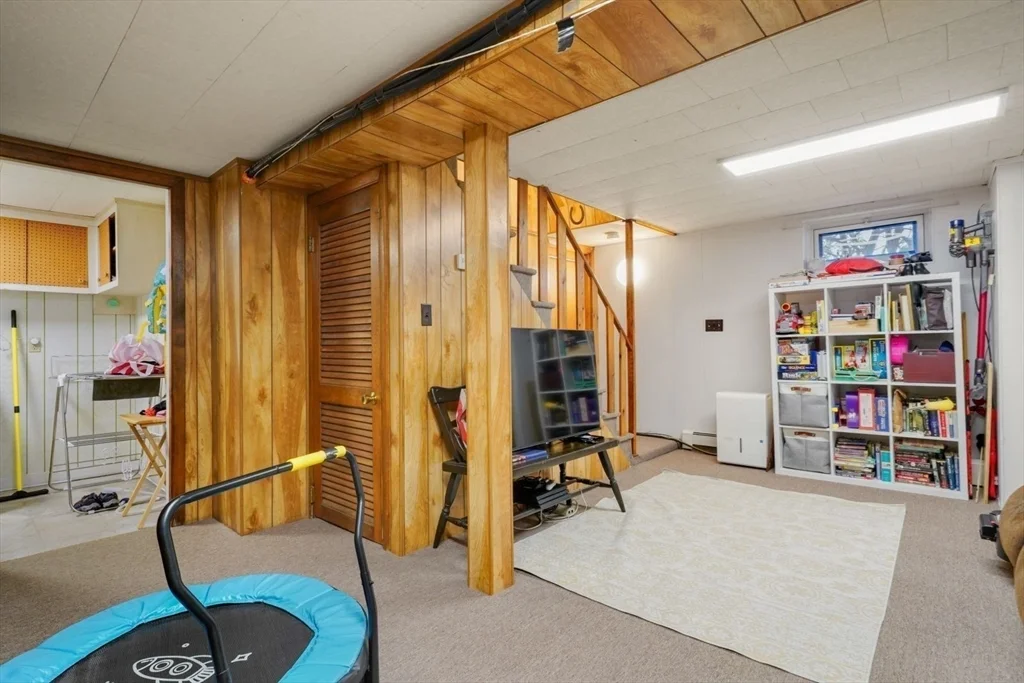 4 bed, 2 bath apartment for rent at 62 Sycamore Rd, Melrose — photo 15 of 18
