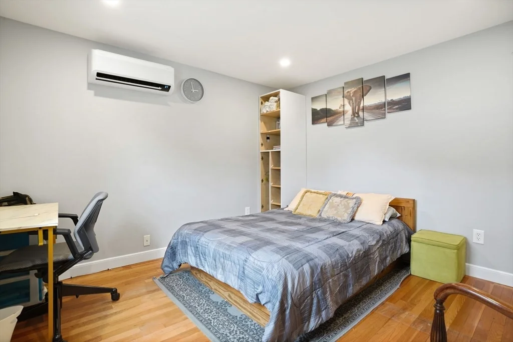 4 bed, 2 bath apartment for rent at 62 Sycamore Rd, Melrose — photo 9 of 18