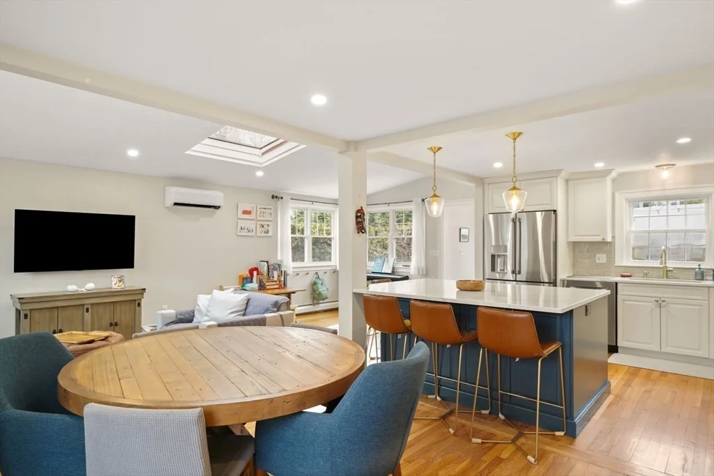 4 bed, 2 bath apartment for rent at 62 Sycamore Rd, Melrose — photo 4 of 18