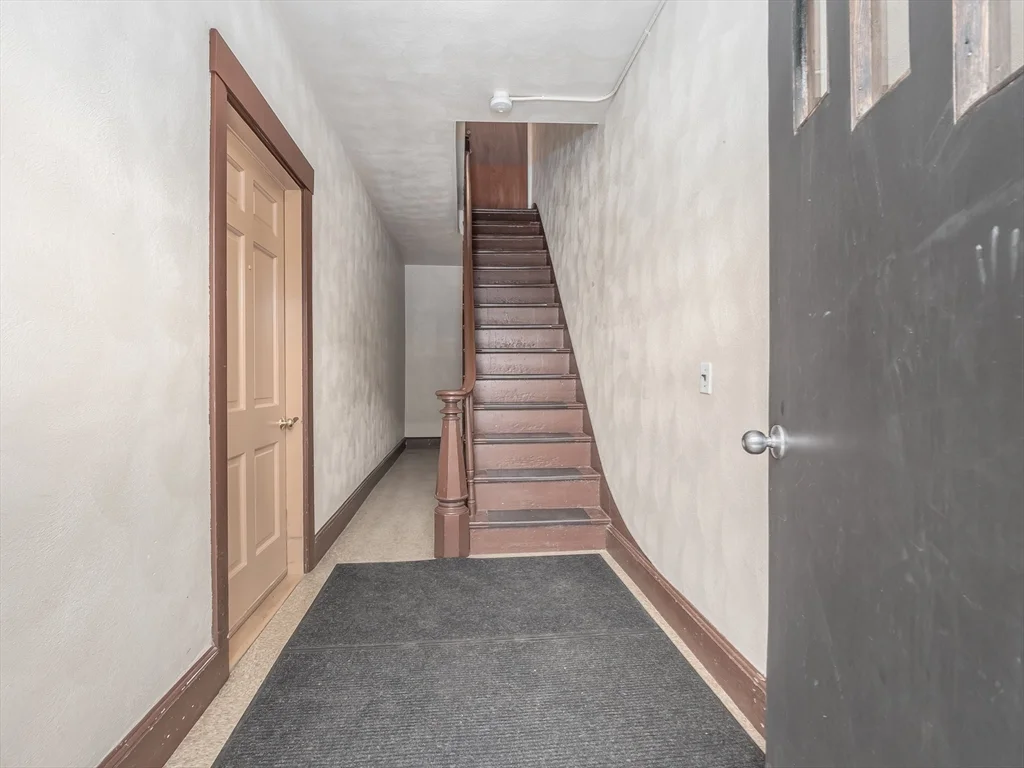3 bed, 1 bath apartment for rent at 62 Temple St Unit 2, Winter Hill — photo 3 of 17