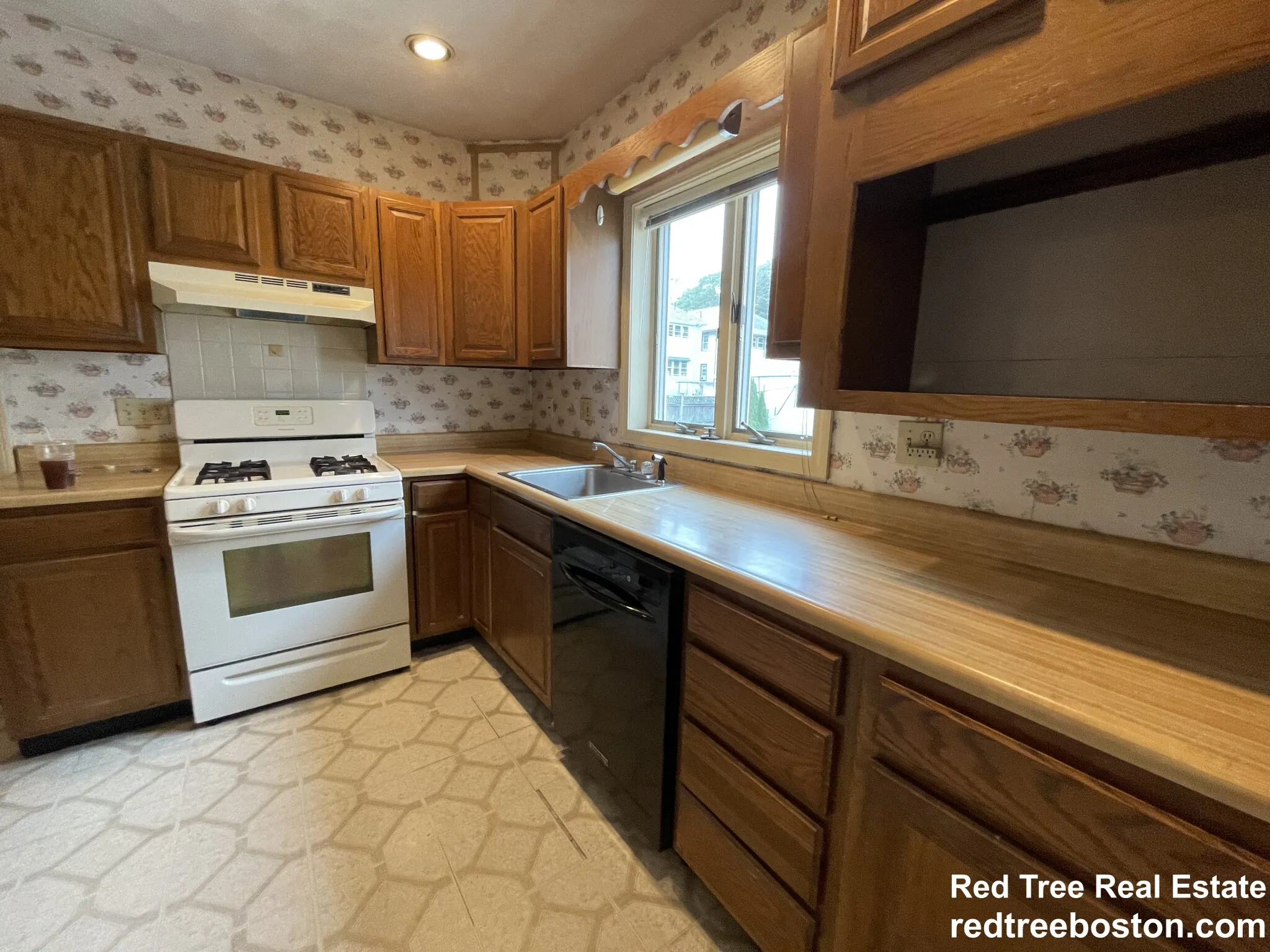 3 bed, 1 bath apartment for rent at 62 Union St Unit 2, Brighton — photo 12 of 18