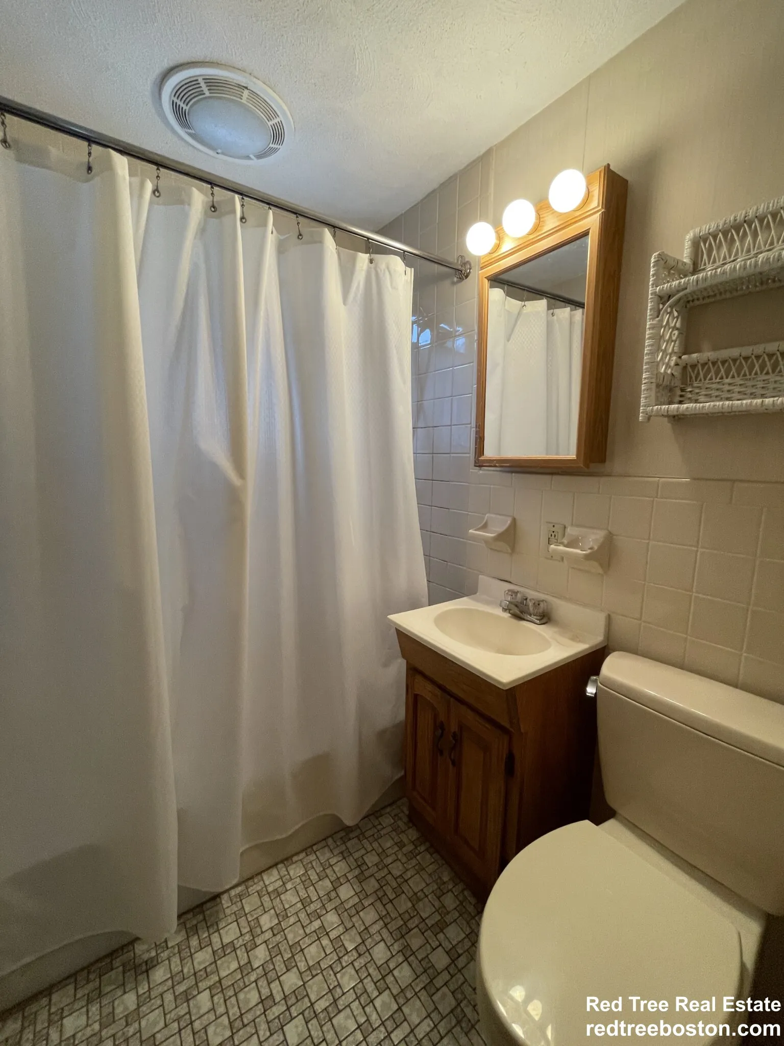 3 bed, 1 bath apartment for rent at 62 Union St Unit 2, Brighton — photo 8 of 18