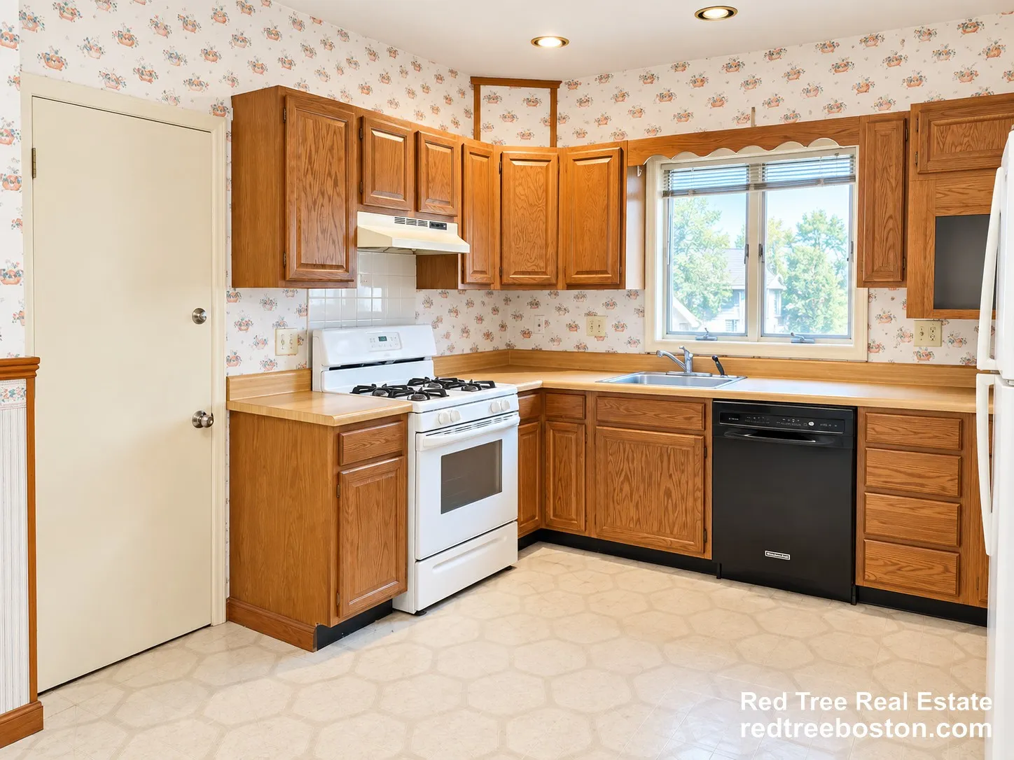 3 bed, 1 bath apartment for rent at 62 Union St Unit 2, Brighton — photo 2 of 9