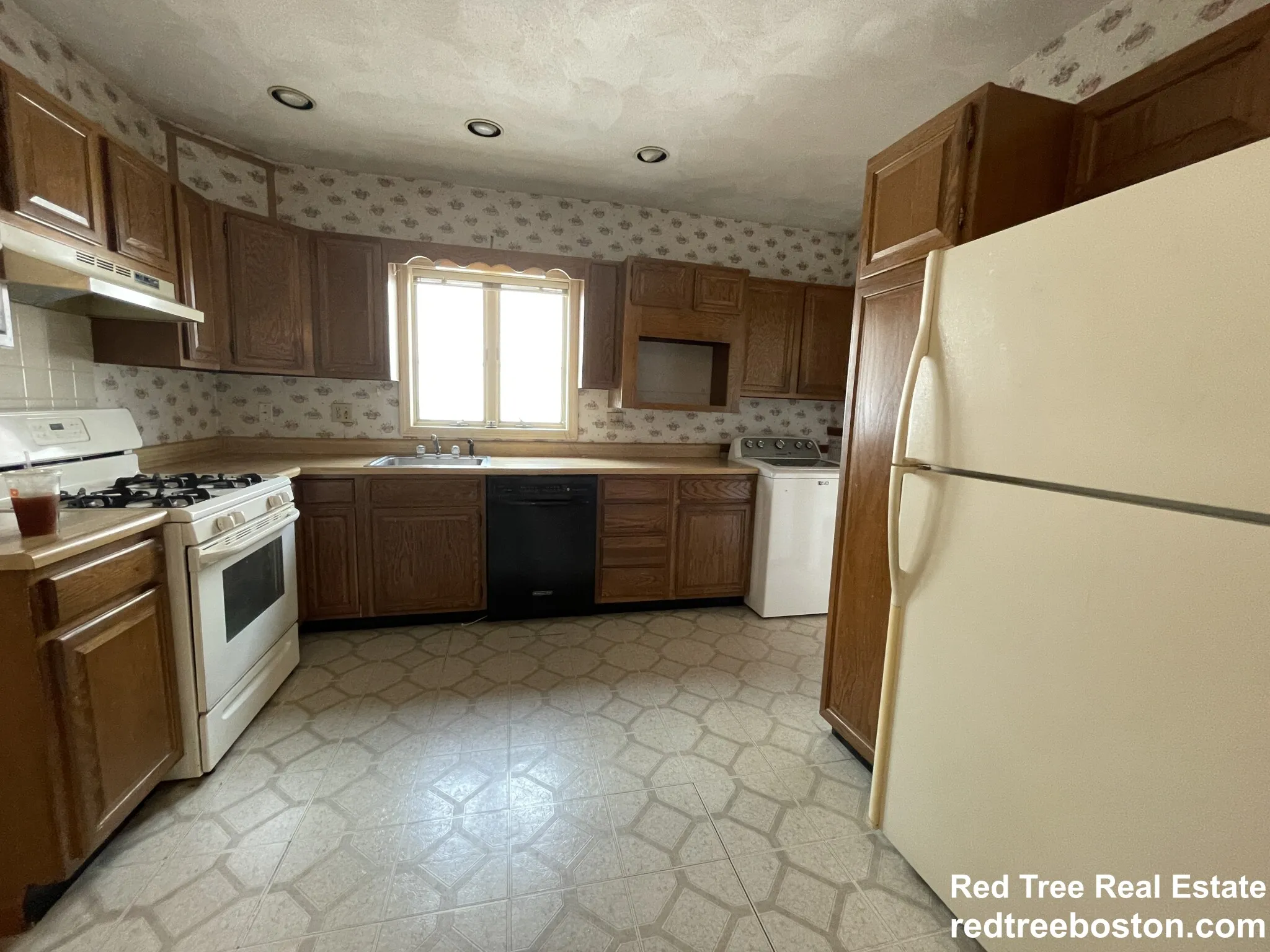3 bed, 1 bath apartment for rent at 62 Union St Unit 2, Brighton — photo 11 of 18