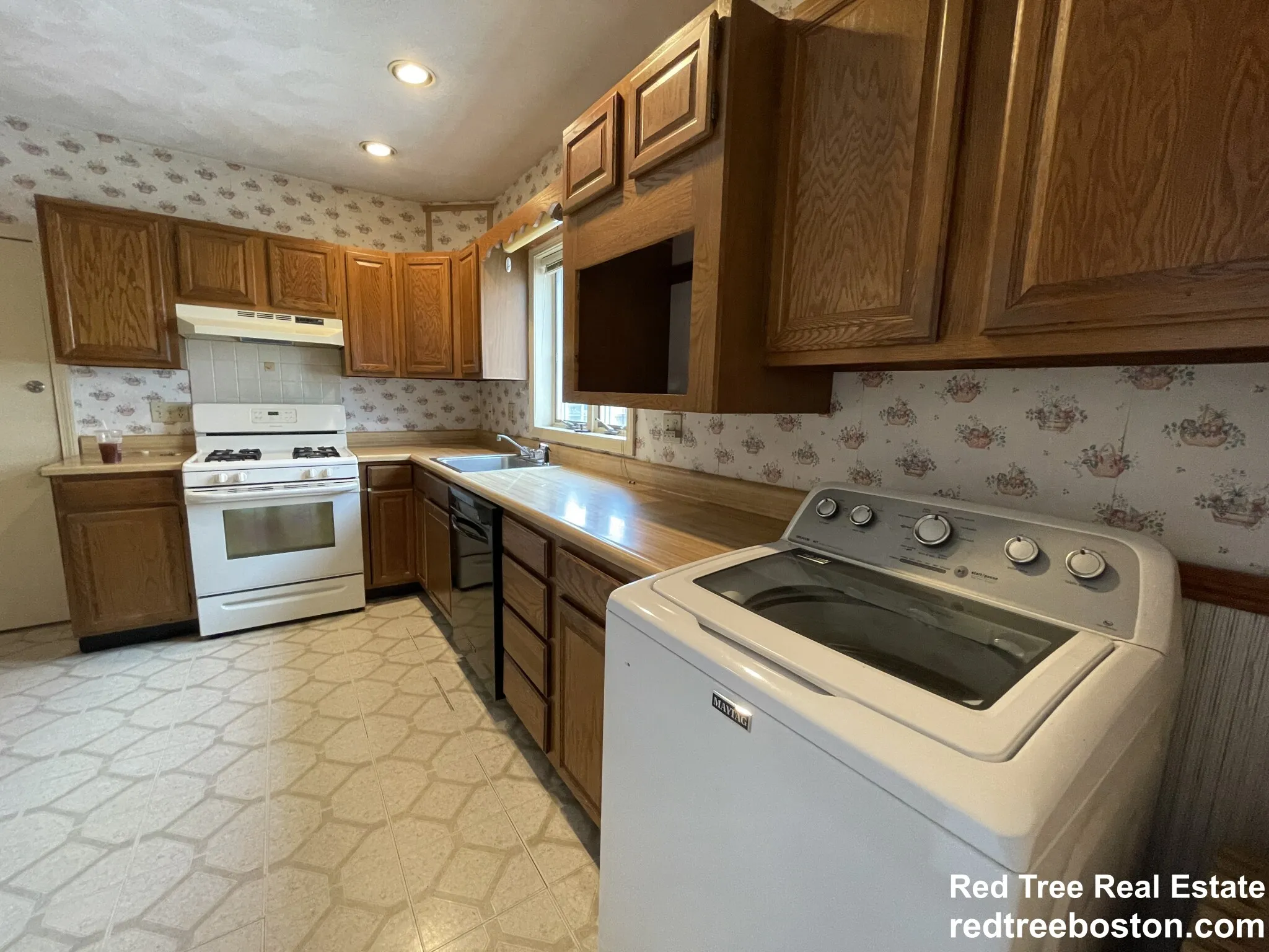3 bed, 1 bath apartment for rent at 62 Union St Unit 2, Brighton — photo 13 of 18