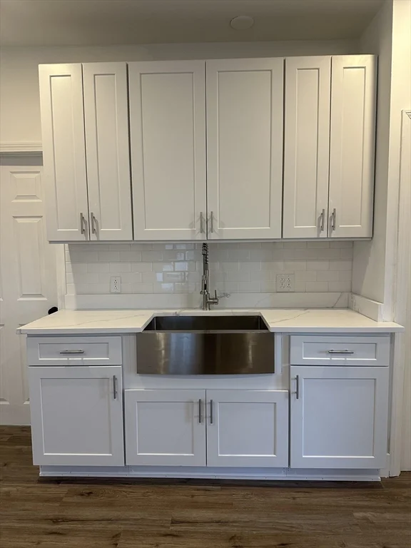 3 bed, 1 bath apartment for rent at 62 W 6th St Unit 1, Lowell — photo 4 of 11