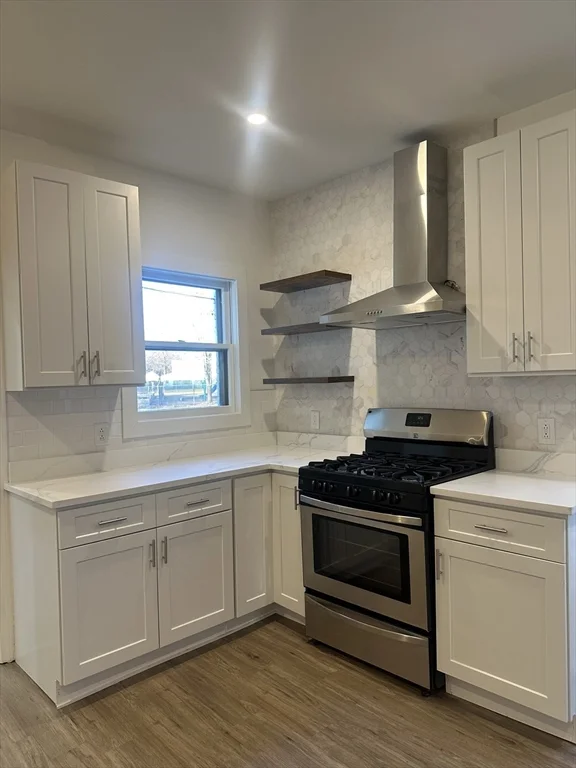 3 bed, 1 bath apartment for rent at 62 W 6th St Unit 1, Lowell — photo 1 of 11