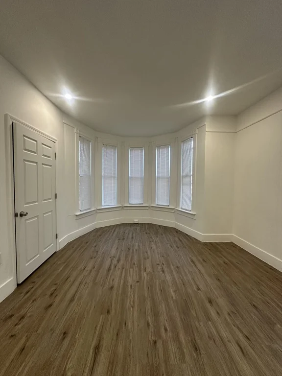 3 bed, 1 bath apartment for rent at 62 W 6th St Unit 1, Lowell — photo 5 of 11
