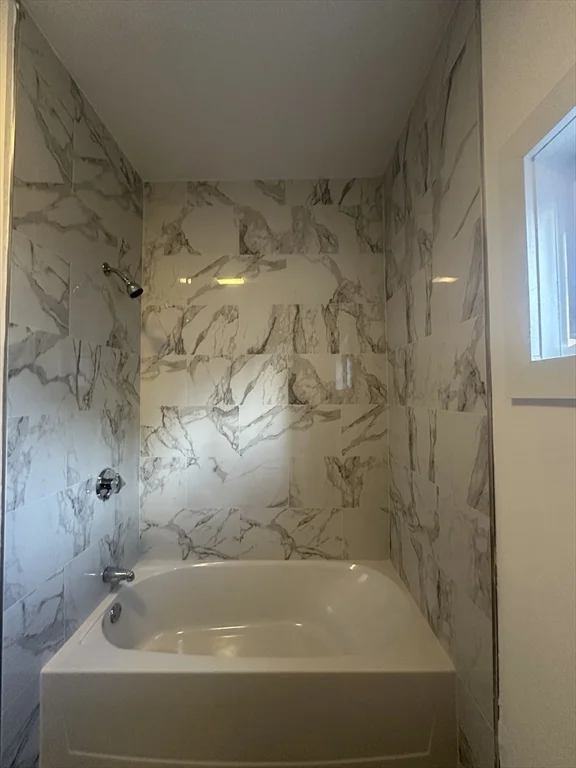 3 bed, 1 bath apartment for rent at 62 W 6th St Unit 1, Lowell — photo 6 of 11