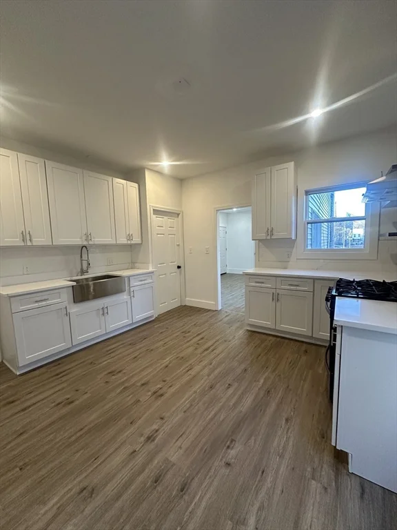 3 bed, 1 bath apartment for rent at 62 W 6th St Unit 1, Lowell — photo 3 of 11