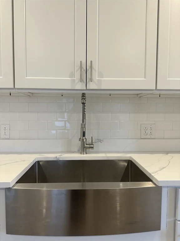 3 bed, 1 bath apartment for rent at 62 W 6th St Unit 1, Lowell — photo 2 of 11