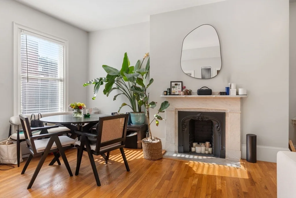 1 bed, 1 bath apartment for rent at 62 W Cedar St Unit 4, Beacon Hill — photo 2 of 18