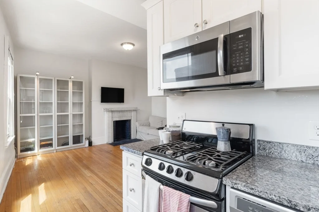 1 bed, 1 bath apartment for rent at 62 W Cedar St Unit 4, Beacon Hill — photo 5 of 18
