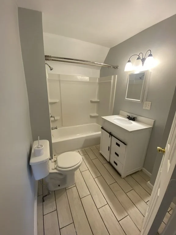 6 bed, 2 bath apartment for rent at 62 Washburn St Unit 2, Springfield — photo 16 of 17